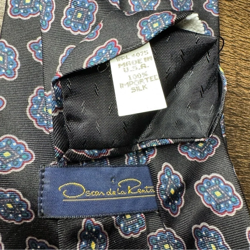 Oscar De La Renta Mens Silk 4